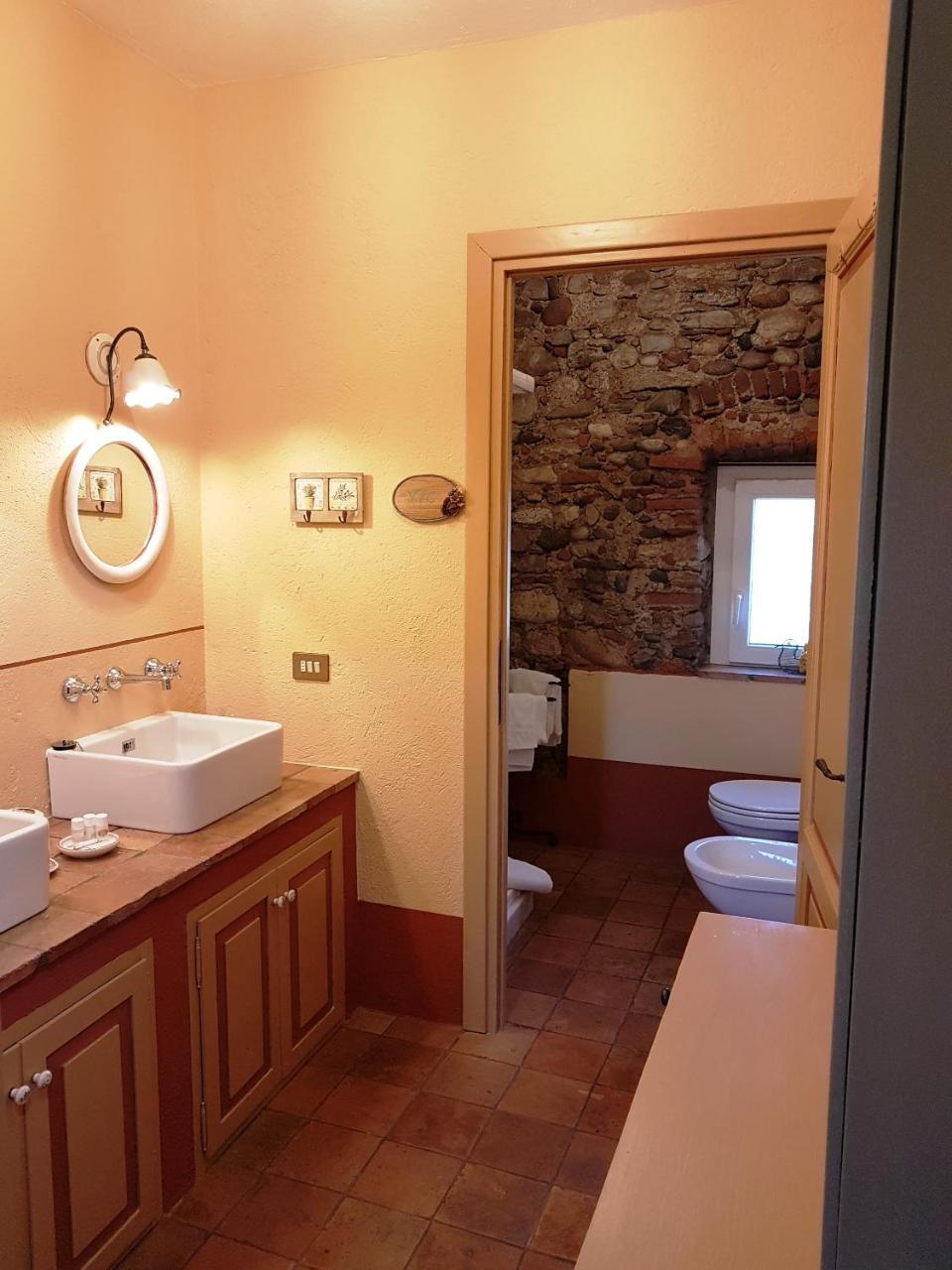 B&B La Cascina Di Monia E Mario Borgo Ticino Eksteriør billede