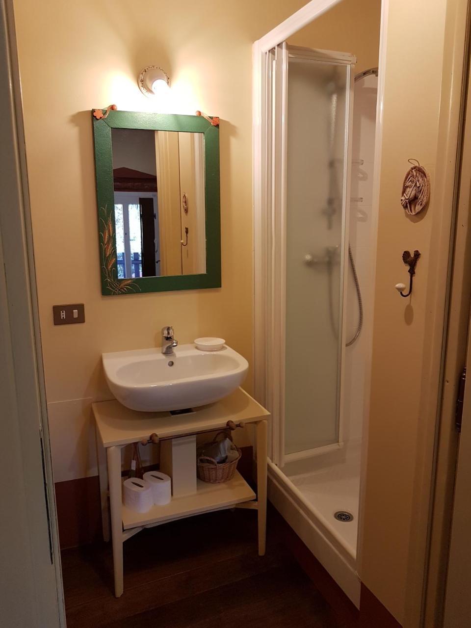 B&B La Cascina Di Monia E Mario Borgo Ticino Eksteriør billede