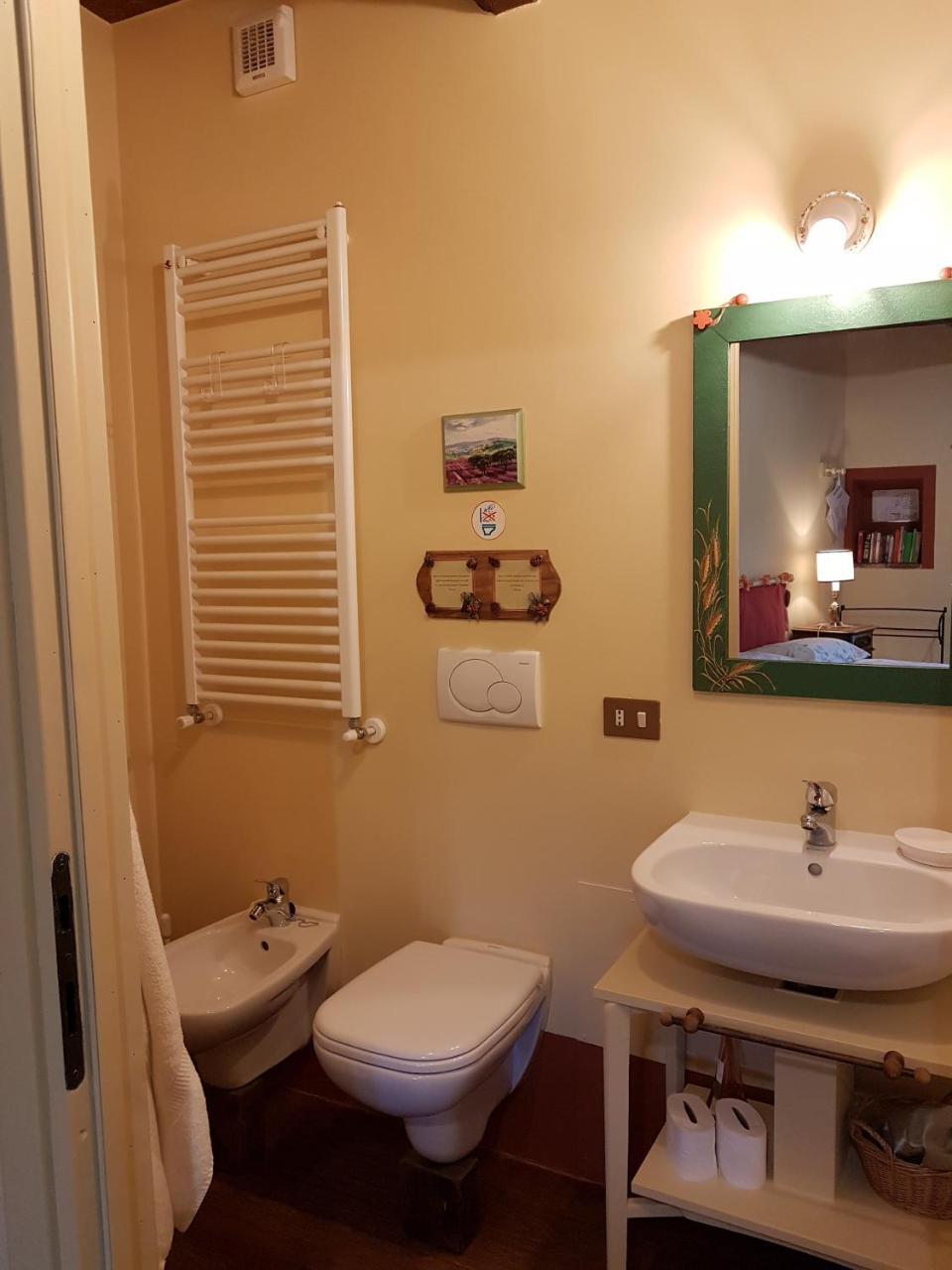 B&B La Cascina Di Monia E Mario Borgo Ticino Eksteriør billede